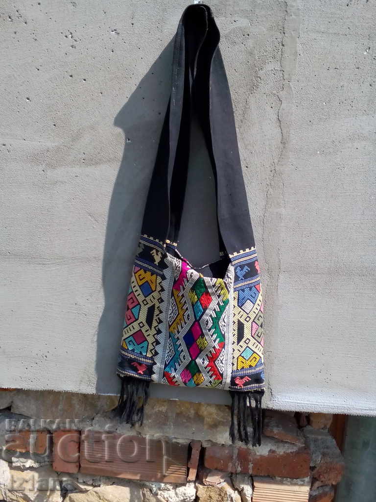 Delivery of Old ethnic bag