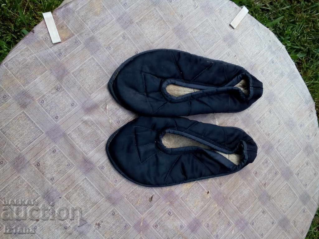 Antique slippers, house shoes with price 8.00 BGN | € 4.09 Antique slippers, house shoes with price 8.00 BGN | € 4.09
