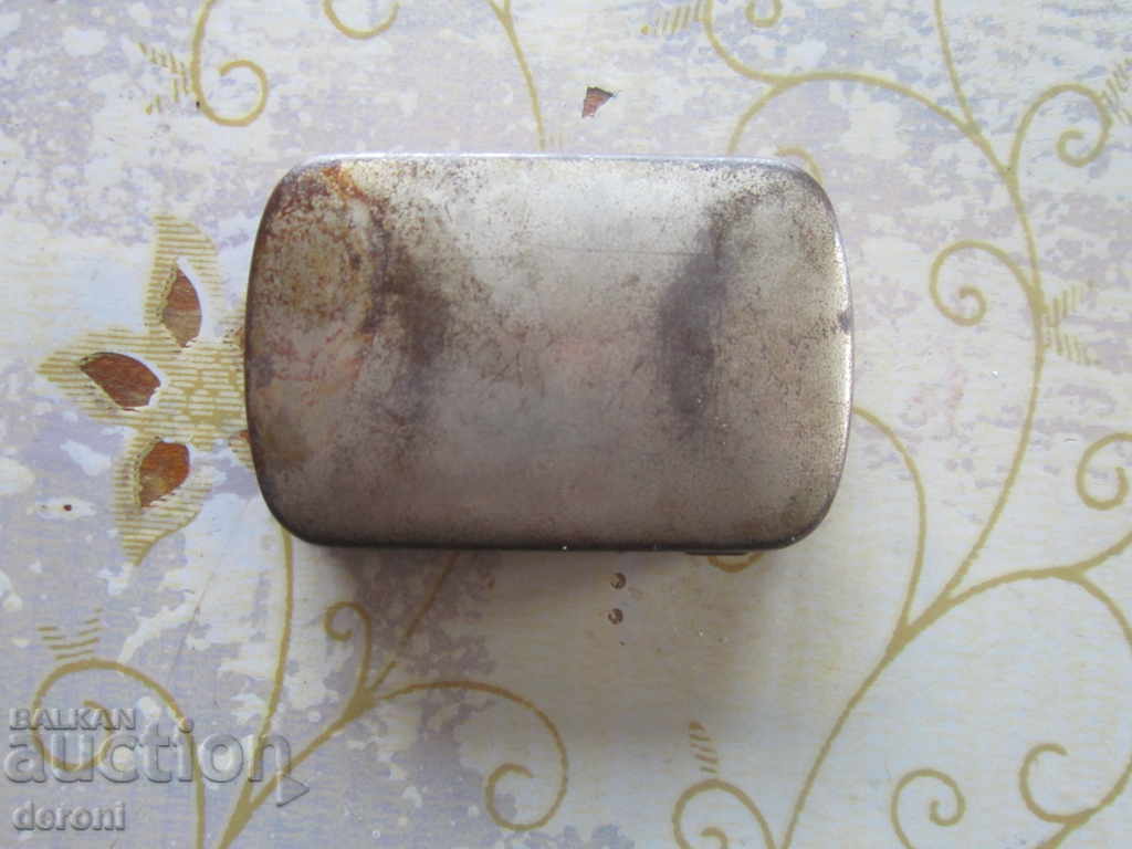 Auction  An old tin tobacco box