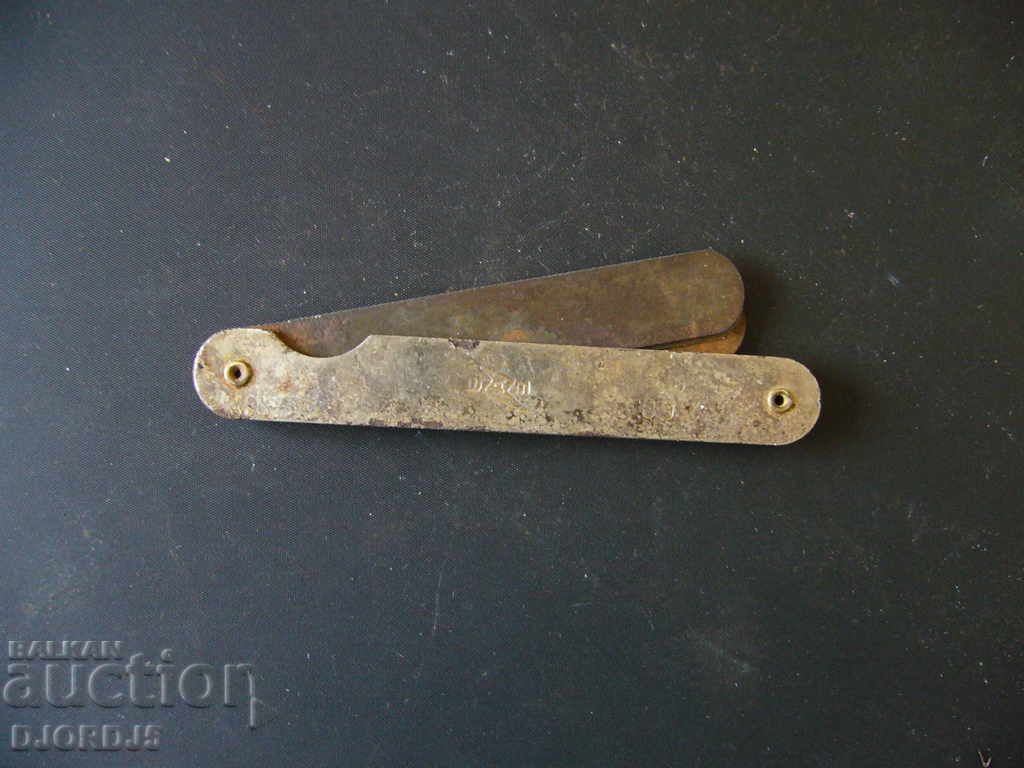 Old loudspeaker with price 2.00 BGN | € 1.02 Old loudspeaker with price 2.00 BGN | € 1.02