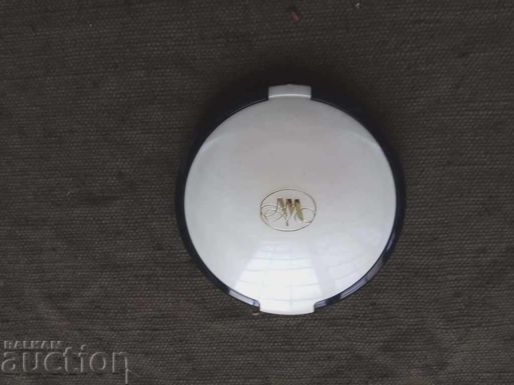 Συμπαγής σκόνη από την Soja με τιμή 20.00 BGN | € 10.23