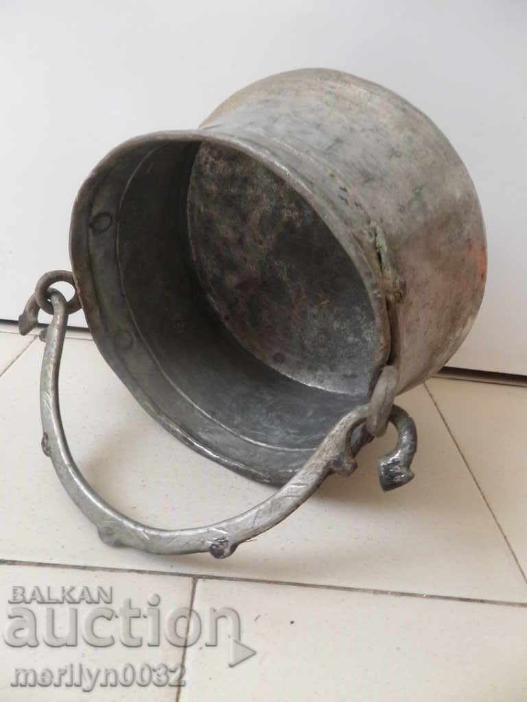 An old copper boiler, a pot, a malt, a baker - 5 An old copper boiler, a pot, a malt, a baker - 5