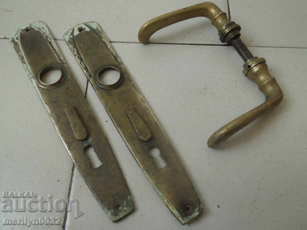 Παλιά κλειδαριά με χάλκινο υλικό και κλειδί Βουλγαρία με τιμή 65.00 BGN | € 33.23 Παλιά κλειδαριά με χάλκινο υλικό και κλειδί Βουλγαρία με τιμή 65.00 BGN | € 33.23