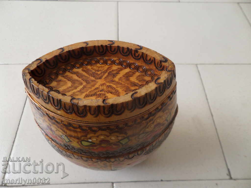 Auction  Ancient pyrographic paving bagel