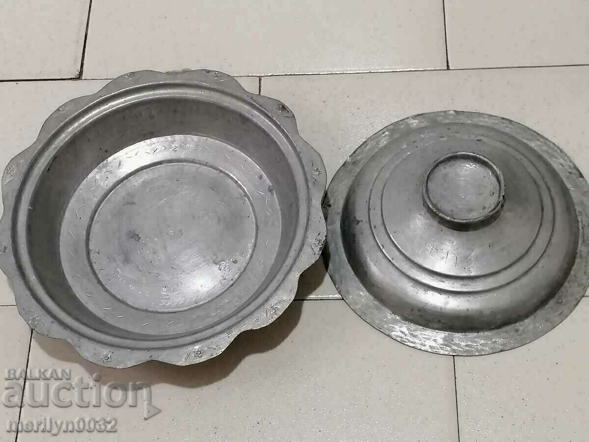 Auction Revival saucer with a lid, the blue copper lid Auction Revival saucer with a lid, the blue copper lid