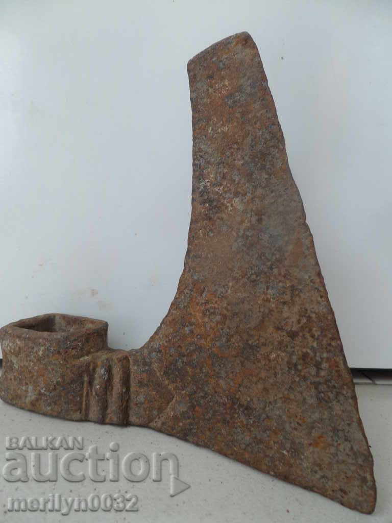 Old ax, curved toothed saber hat without gland with price 54.00 BGN | € 27.61
