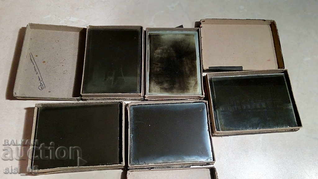 81 pcs. Glass plates, glass plate with price 570.00 BGN | € 291.44 81 pcs. Glass plates, glass plate with price 570.00 BGN | € 291.44