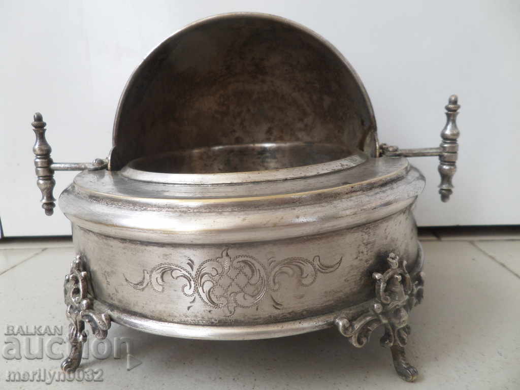 Old Oil Casserole White Sweet Roaster 19th Century with price 99.00 BGN | € 50.62 Old Oil Casserole White Sweet Roaster 19th Century with price 99.00 BGN | € 50.62