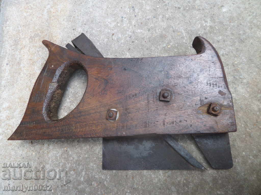 An old woodworking planer with a knife with price 65.00 BGN | € 33.23 An old woodworking planer with a knife with price 65.00 BGN | € 33.23