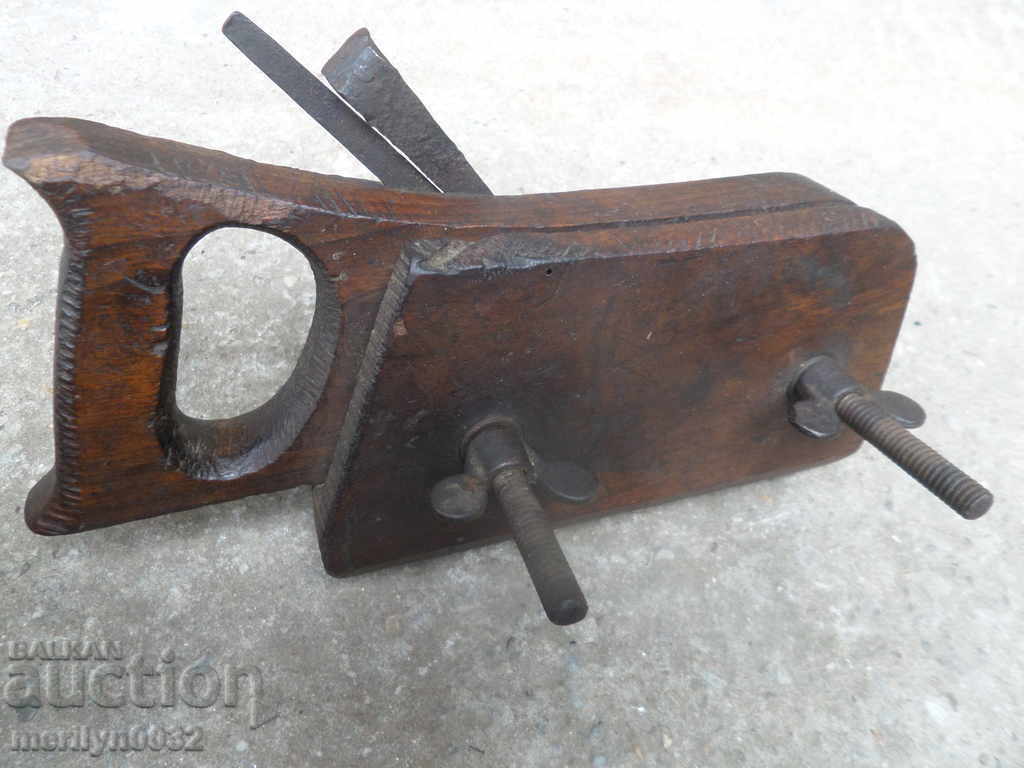 Παλιά εργαλείο ξυλουργού τρίφτης με μαχαίρι με τιμή 65.00 BGN | € 33.23