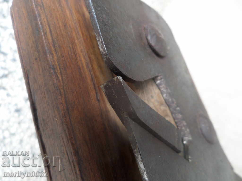 Παράδοση Παλιά εργαλείο ξυλουργού τρίφτης με μαχαίρι