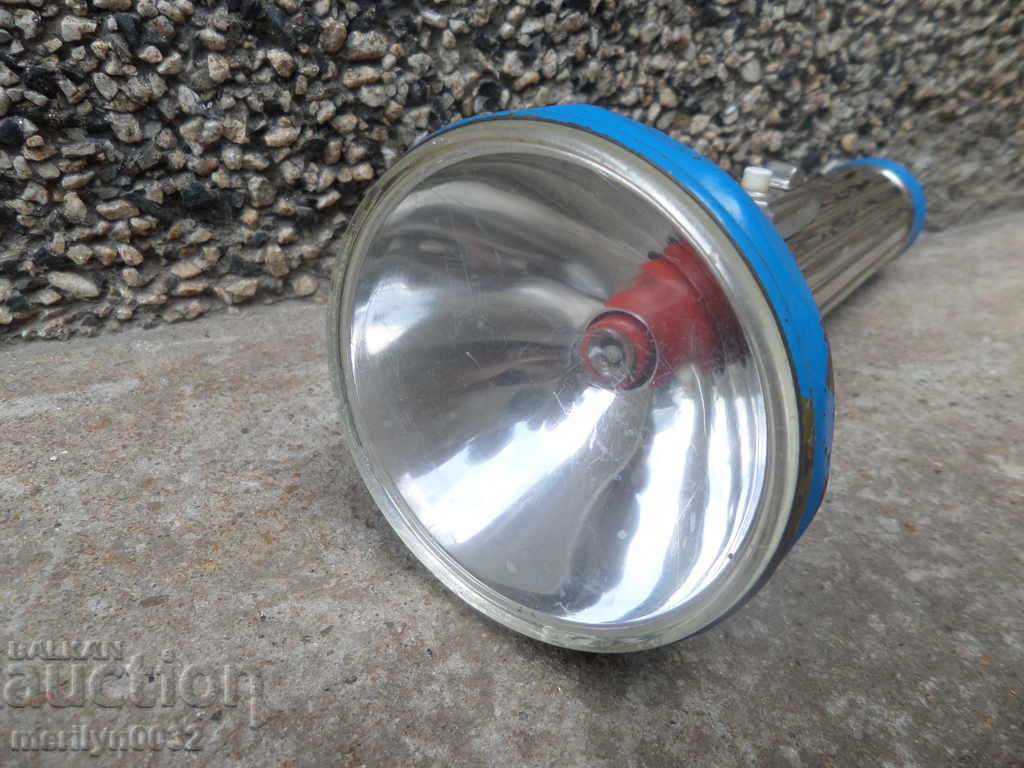German flashlight flashlight flashlight from the time of the GDR with price 32.00 BGN | € 16.36 German flashlight flashlight flashlight from the time of the GDR with price 32.00 BGN | € 16.36