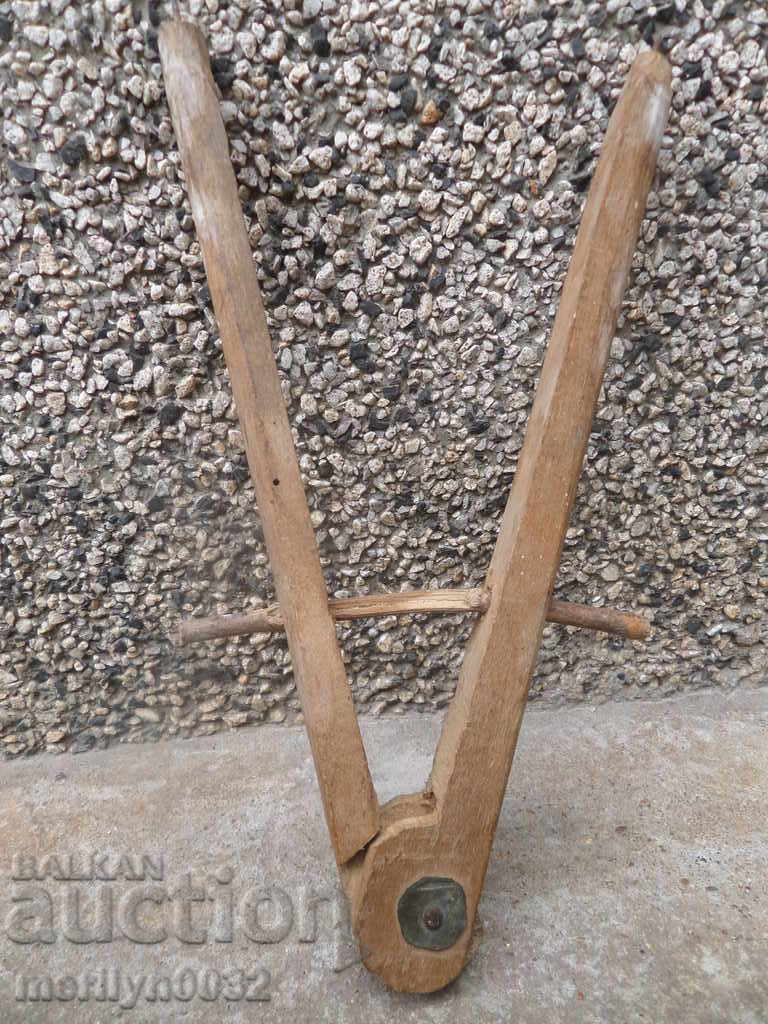 Auction  Old carpentry, wood, wooden, primitive