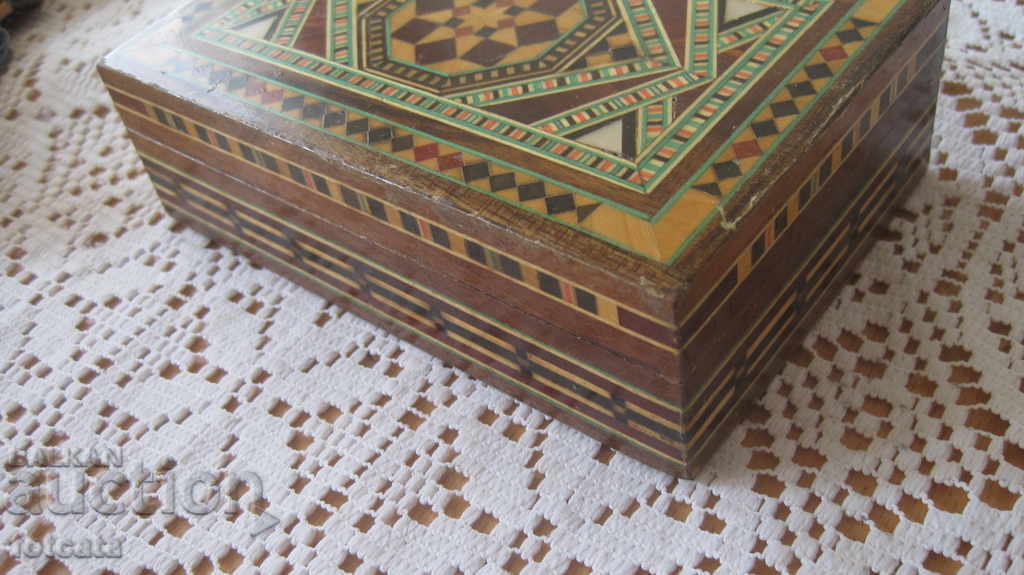 Livrarea , Caseta de bijuterii foarte frumos vechi și intarsii