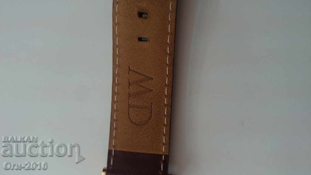 Delivery of Clock Daniel Wellington