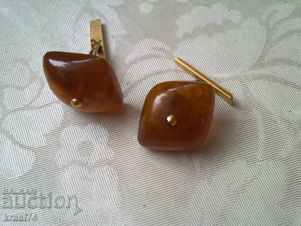 Butoni cu preț 25.00 BGN | € 12.78