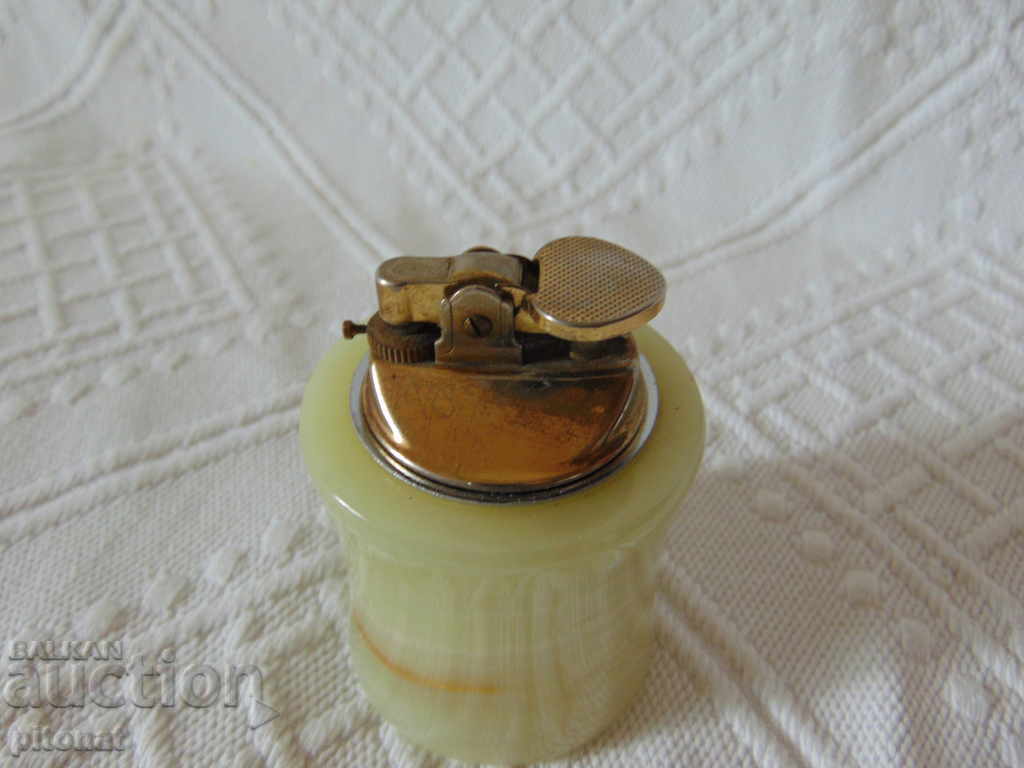 Collector lighter onyx with price 25.00 BGN | € 12.78 Collector lighter onyx with price 25.00 BGN | € 12.78