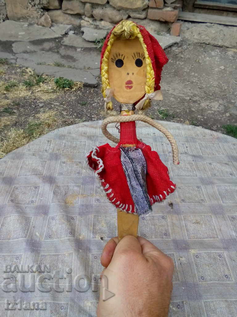 An old decorated spoon with price 10.00 BGN | € 5.11 An old decorated spoon with price 10.00 BGN | € 5.11