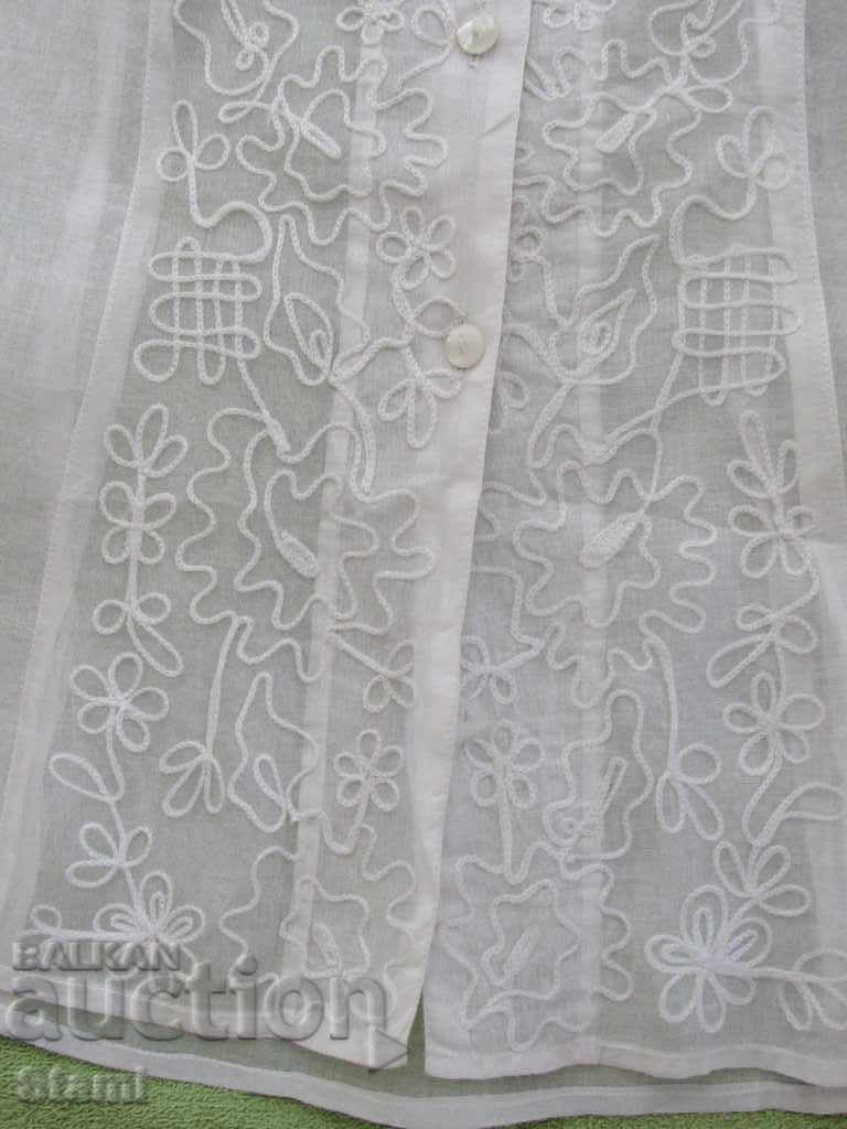 Auction Ladies white blouse without sleeve of Chiffon size M Auction Ladies white blouse without sleeve of Chiffon size M