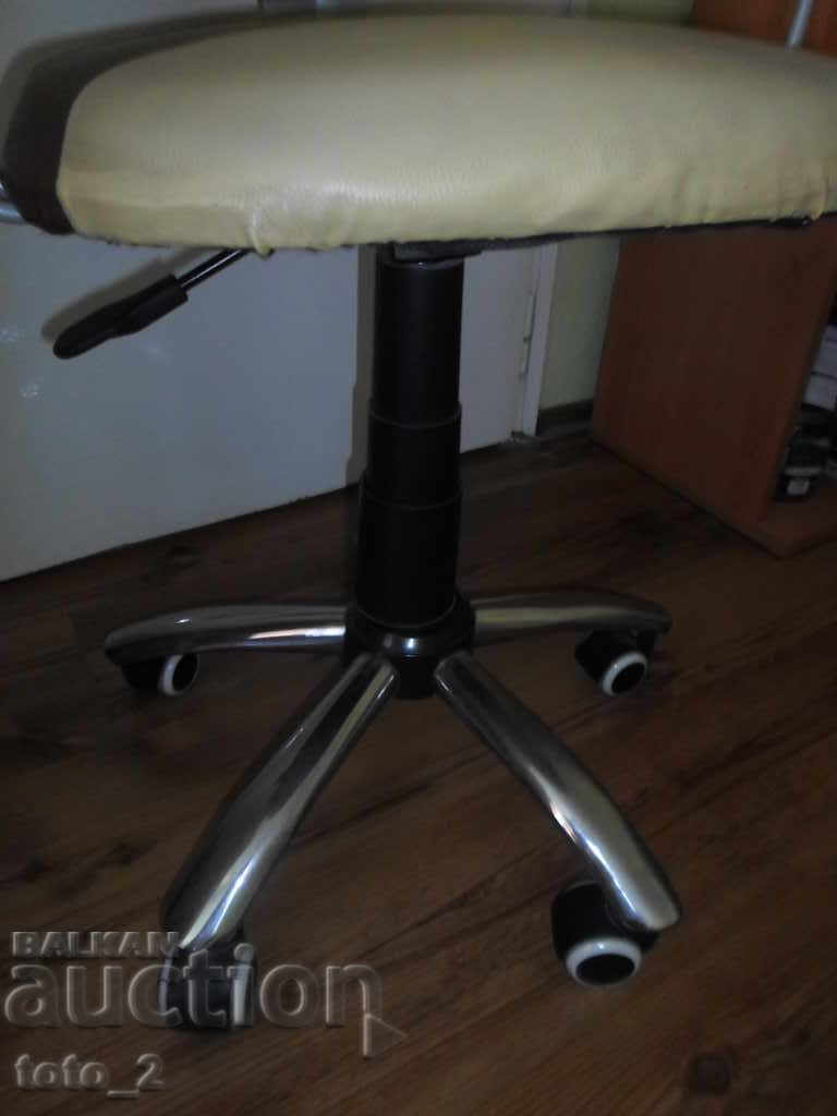 Children's/student's chair "Winnie the Pooh" on wheels with price € 12.50 | 24.45 BGN