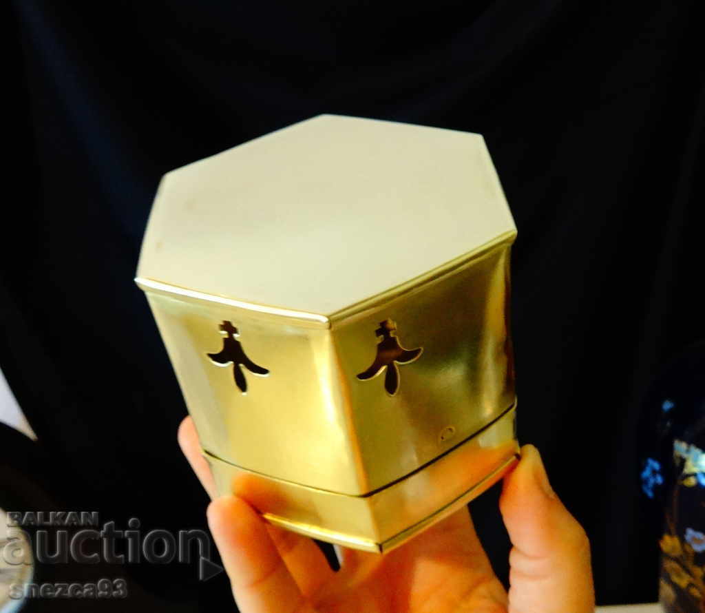 Delivery of Candlestick, brass candlestick with bourbon lily. Delivery of Candlestick, brass candlestick with bourbon lily.