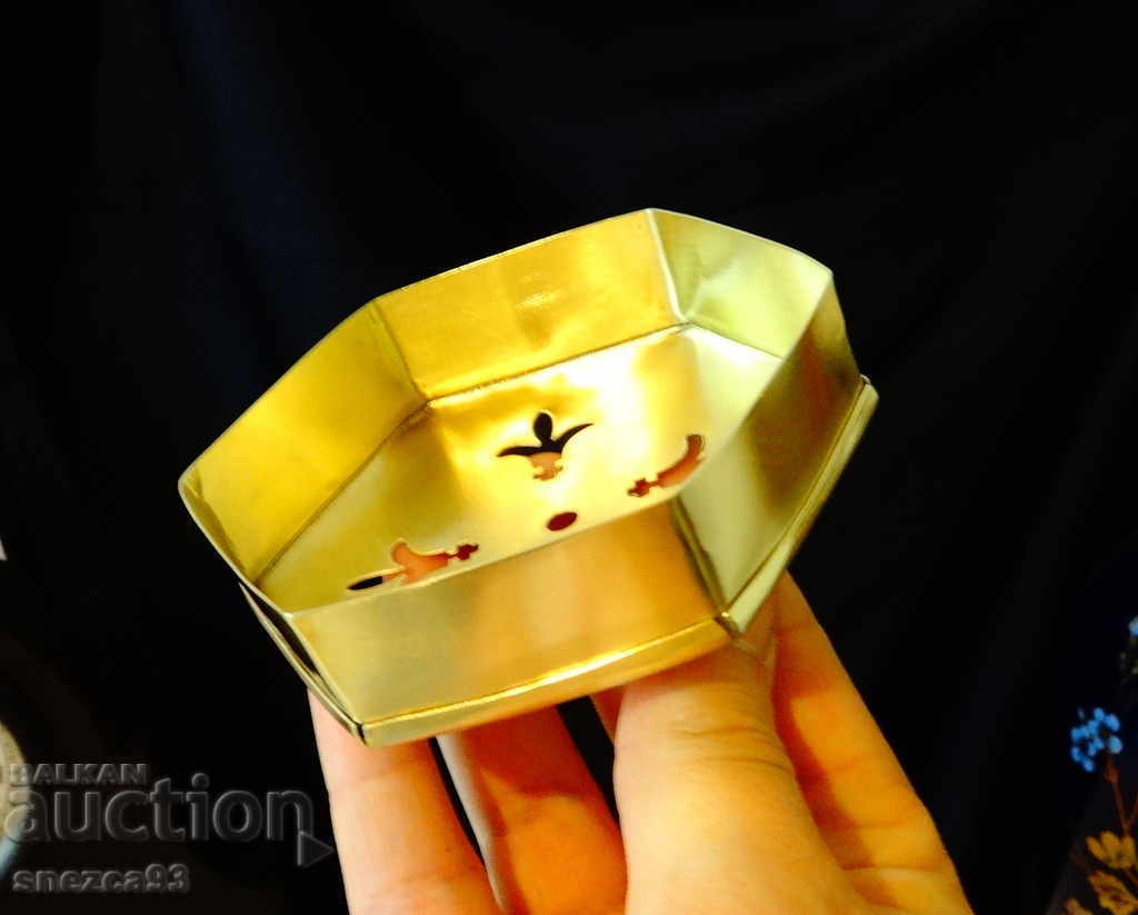 Candlestick, brass candlestick with bourbon lily. - 7 Candlestick, brass candlestick with bourbon lily. - 7