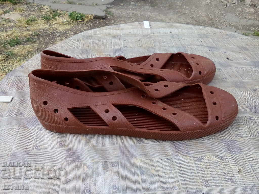 Old sandals PIRIN with price 20.00 BGN | € 10.23 Old sandals PIRIN with price 20.00 BGN | € 10.23