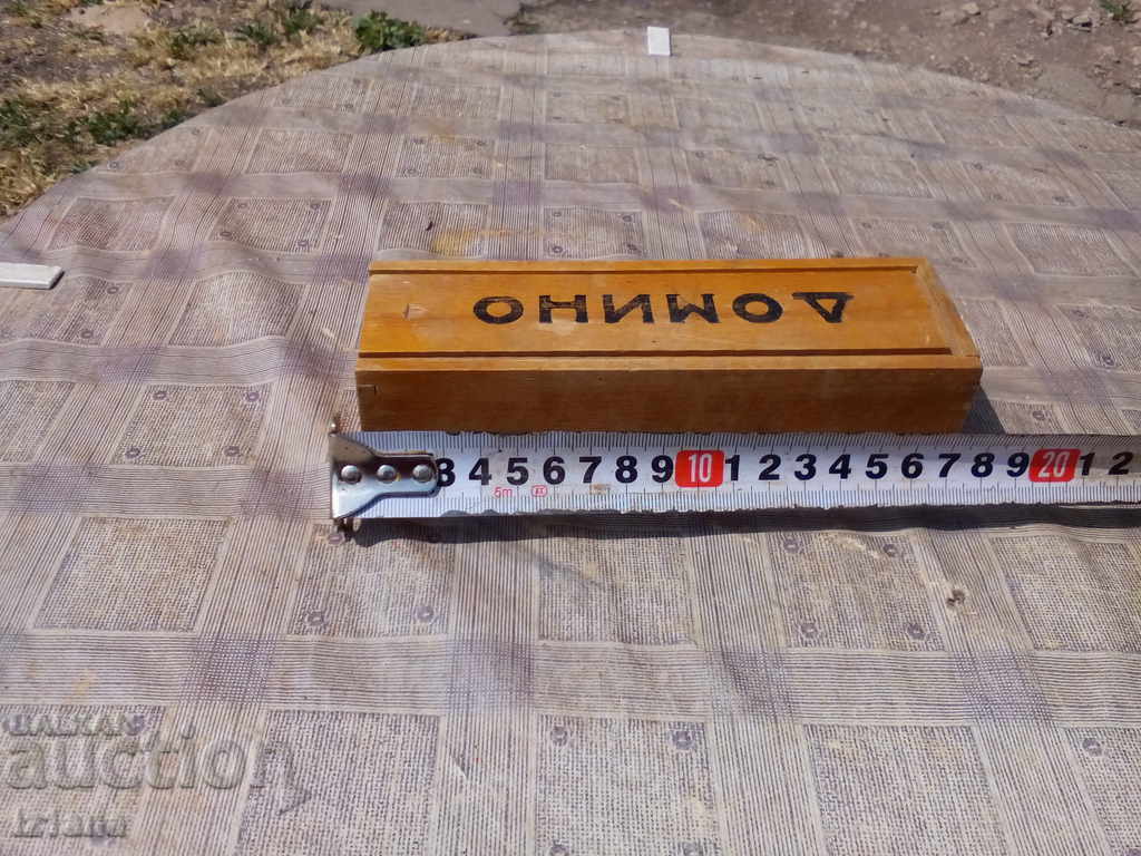 Auction A box of DOMINO Auction A box of DOMINO