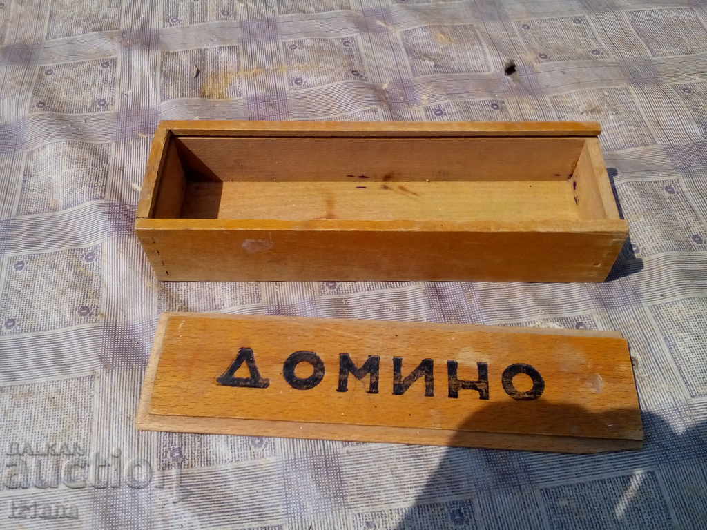 A box of DOMINO - 5 A box of DOMINO - 5