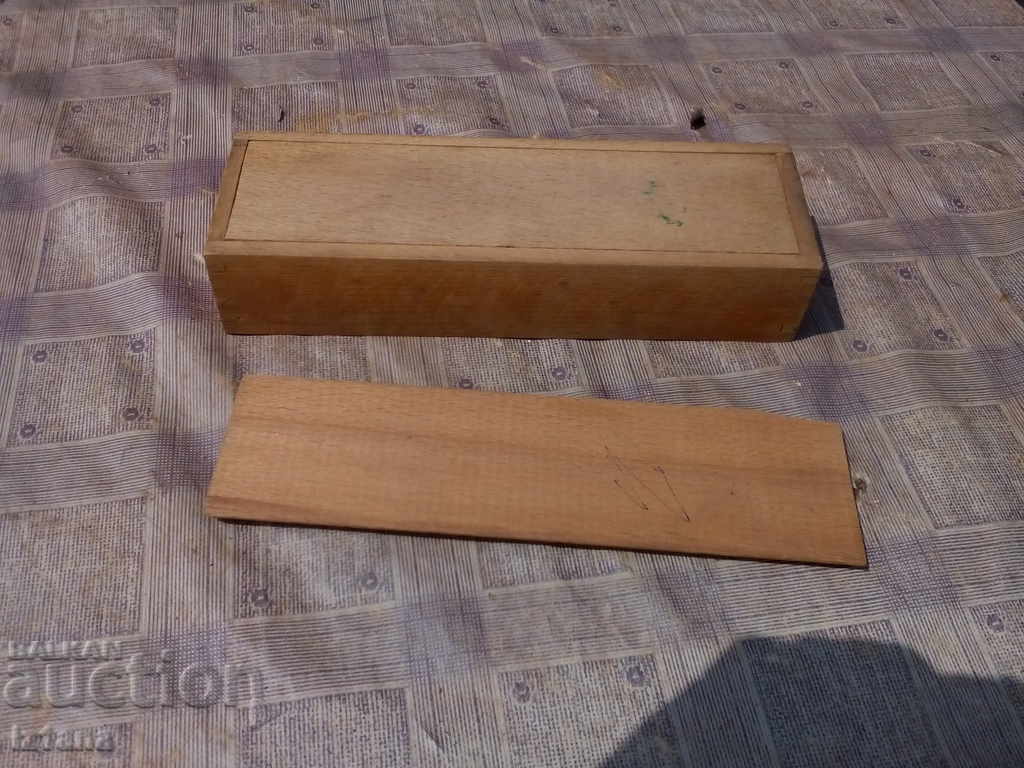 A box of DOMINO - 6 A box of DOMINO - 6