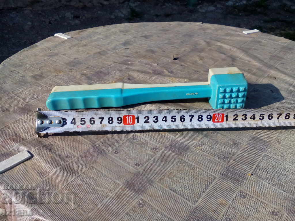 Licitație Ham, un ciocan pentru carne Licitație Ham, un ciocan pentru carne