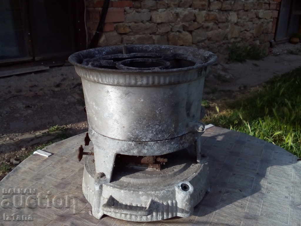 Auction  Old gas stove