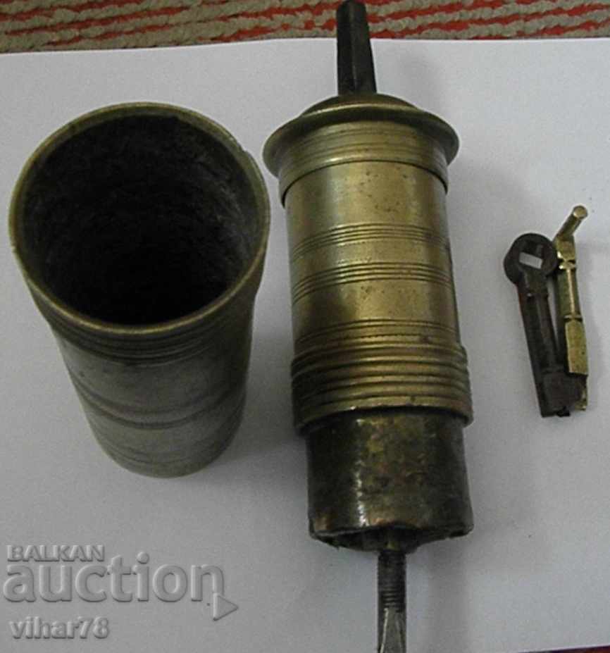 Auction OLD BLACK PEPPER/COFFEE GRINDER Auction OLD BLACK PEPPER/COFFEE GRINDER