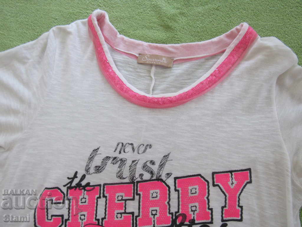 Women's printed T-shirt, size M with price 12.00 BGN | € 6.14 Women's printed T-shirt, size M with price 12.00 BGN | € 6.14