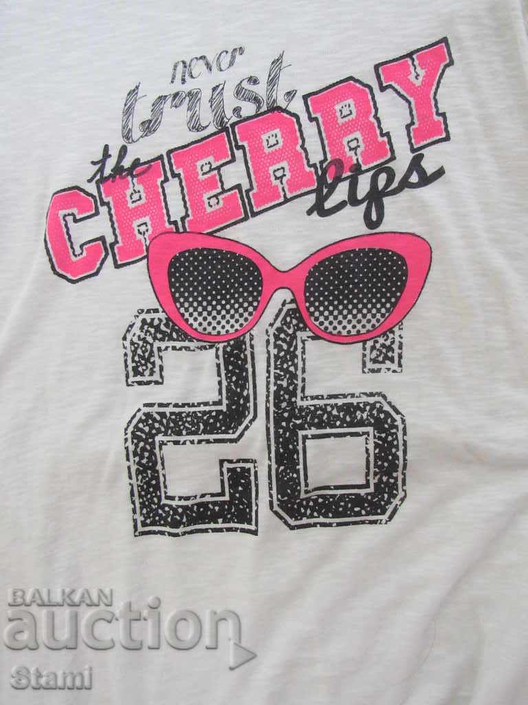 Auction Women's printed T-shirt, size M Auction Women's printed T-shirt, size M