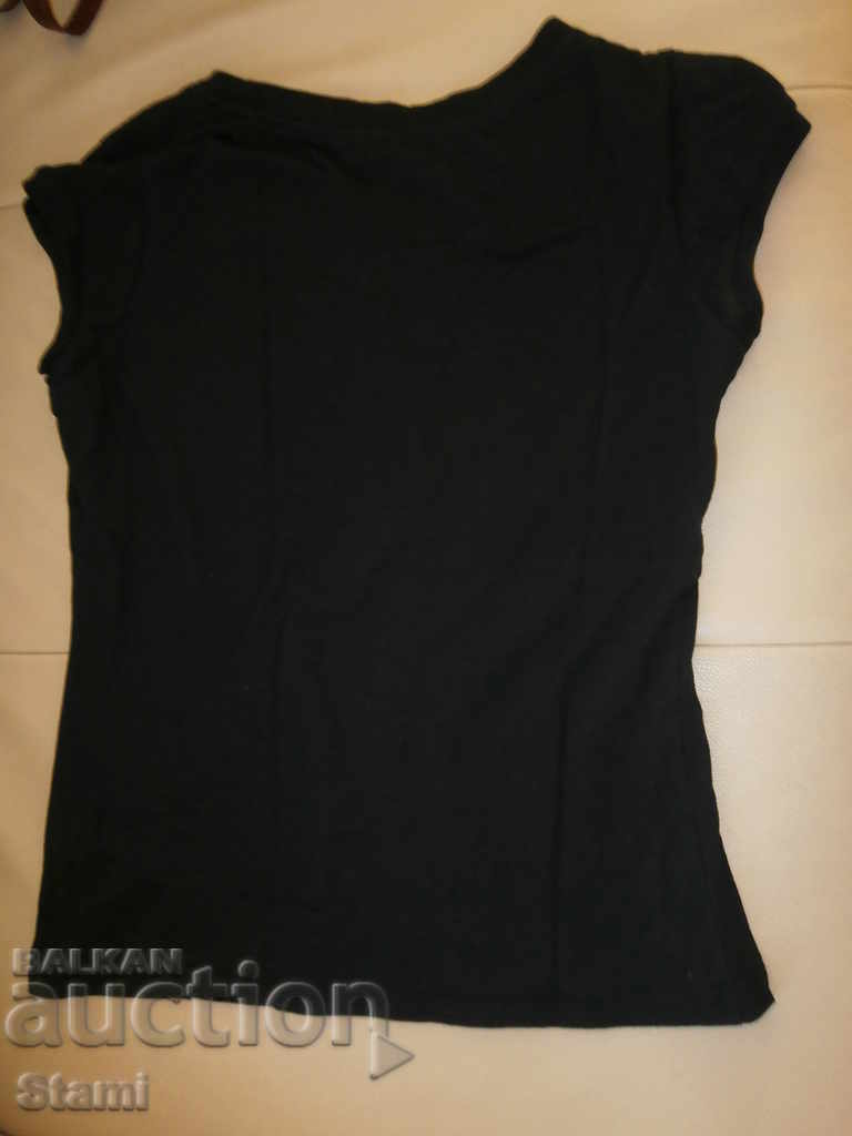 Black women's T-shirt ZARA - size М with price 8.00 BGN | € 4.09 Black women's T-shirt ZARA - size М with price 8.00 BGN | € 4.09