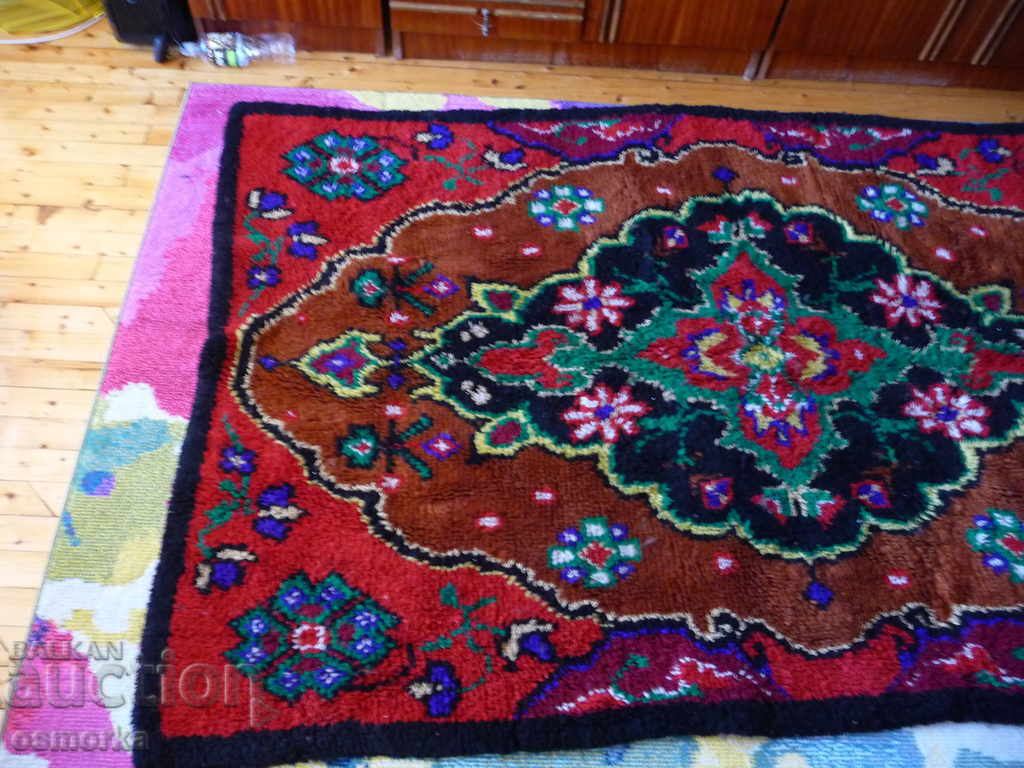 Auction  Old rusty carpet ruby