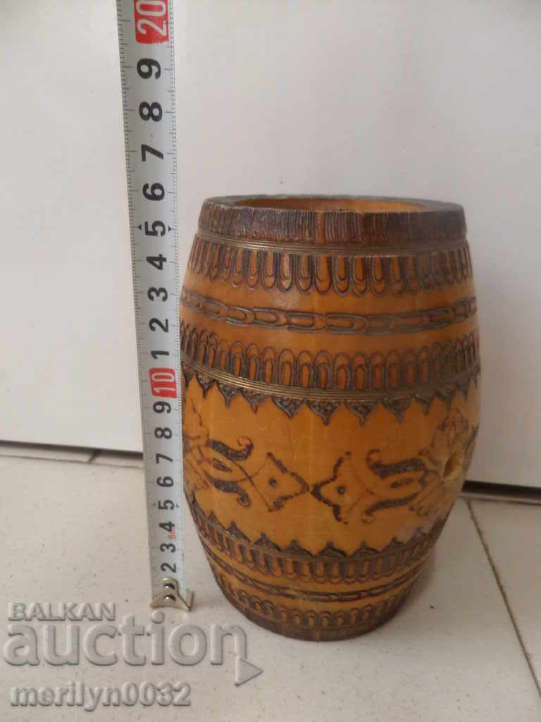 Auction  The storm, the barrel, the wooden, pewter cookie