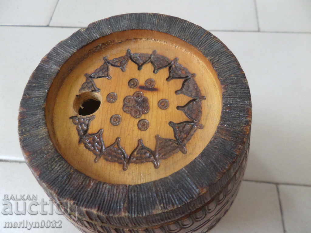 Delivery of The storm, the barrel, the wooden, pewter cookie