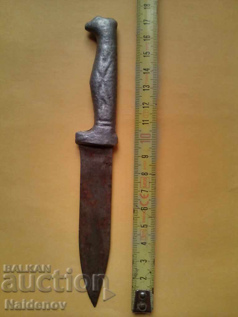 Cuțit din Epoca Socialistă cu preț € 9.00 | 17.60 BGN Cuțit din Epoca Socialistă cu preț € 9.00 | 17.60 BGN