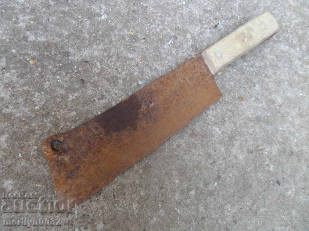 An old saber toothed blade with price 29.00 BGN | € 14.83 An old saber toothed blade with price 29.00 BGN | € 14.83