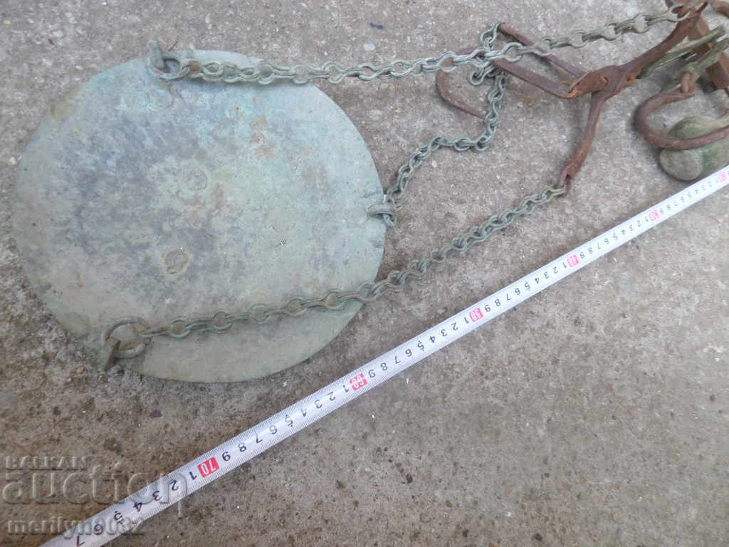 Delivery of Ottoman scale with mace, scale, weight, wrought iron Delivery of Ottoman scale with mace, scale, weight, wrought iron