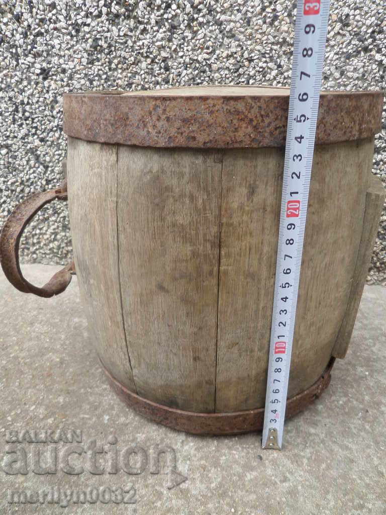 Auction  Old bucket, vase, barrel, wooden, pavour