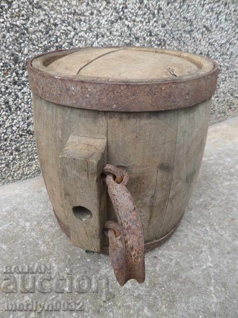 Old bucket, vase, barrel, wooden, pavour - 6