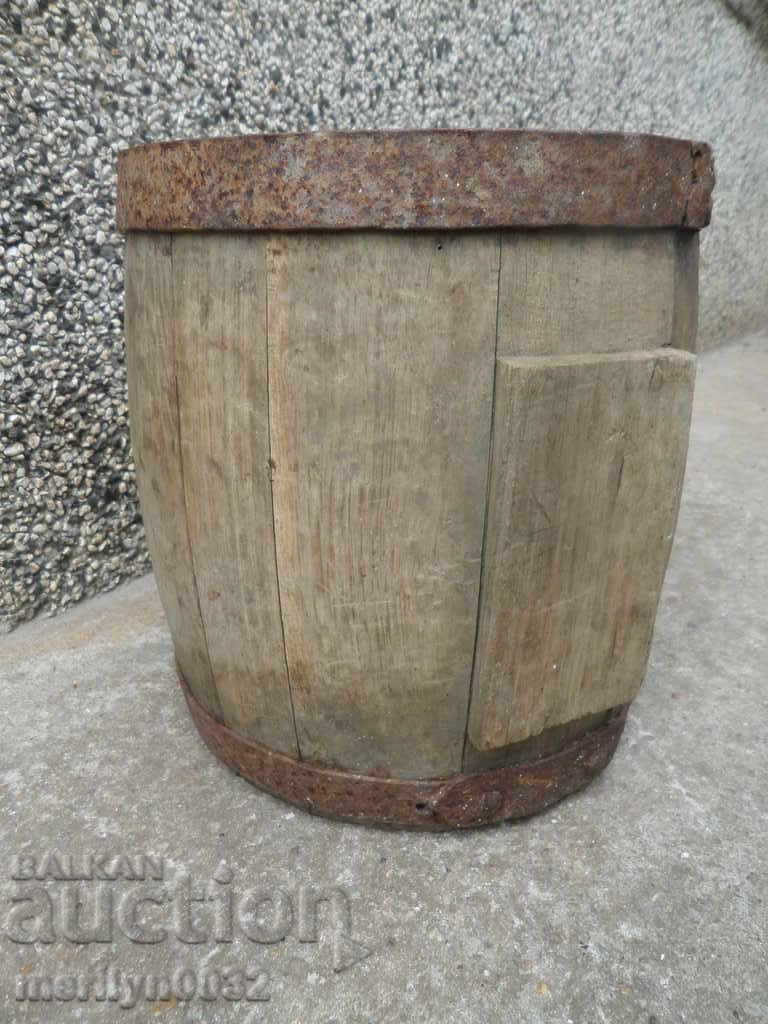 Old bucket, vase, barrel, wooden, pavour - 7