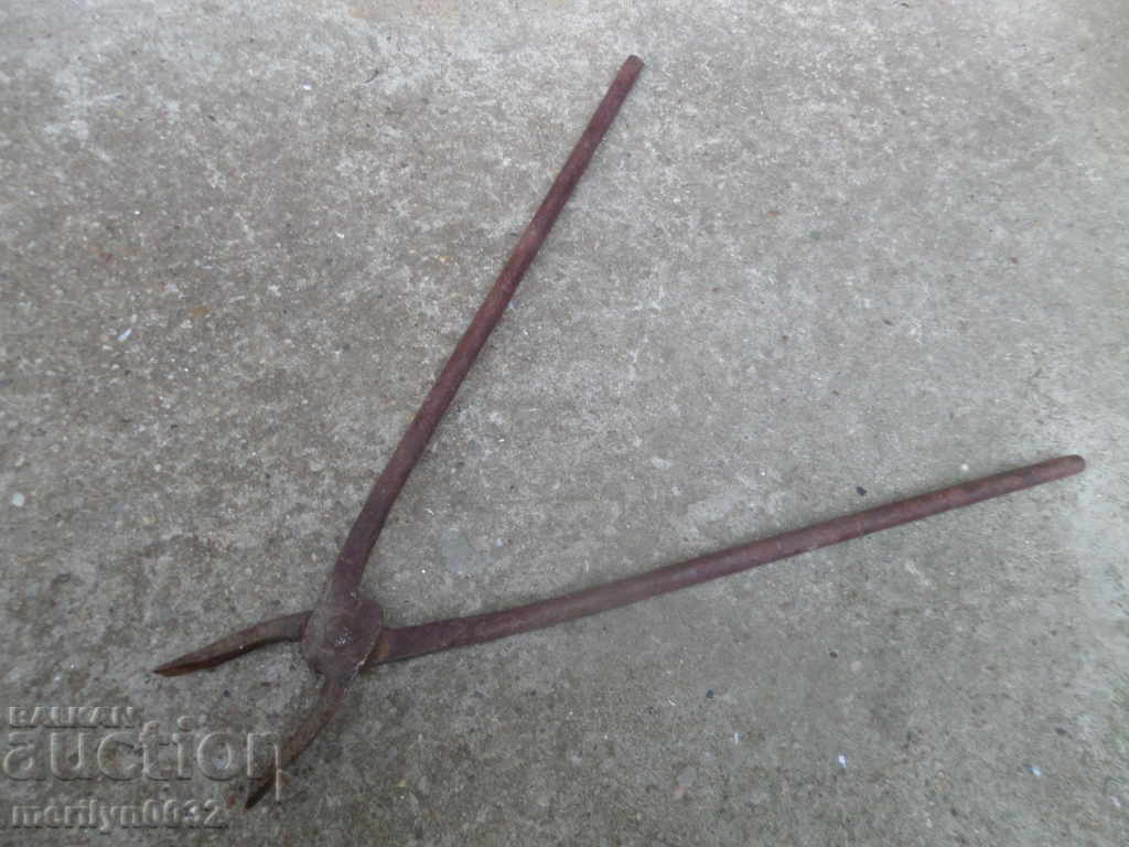Old forging pliers, wrought iron, tool with price 49.00 BGN | € 25.05 Old forging pliers, wrought iron, tool with price 49.00 BGN | € 25.05
