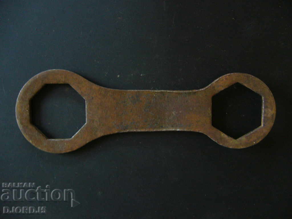 Old key hexagram with price 2.00 BGN | € 1.02 Old key hexagram with price 2.00 BGN | € 1.02