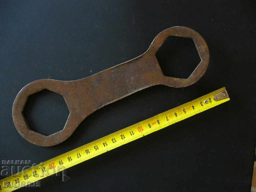 Auction Old key hexagram Auction Old key hexagram