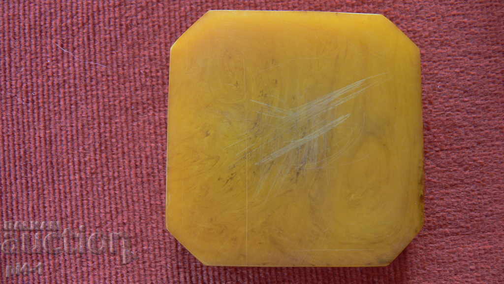 Auction Ashtray Bakelite cataline, amber Auction Ashtray Bakelite cataline, amber