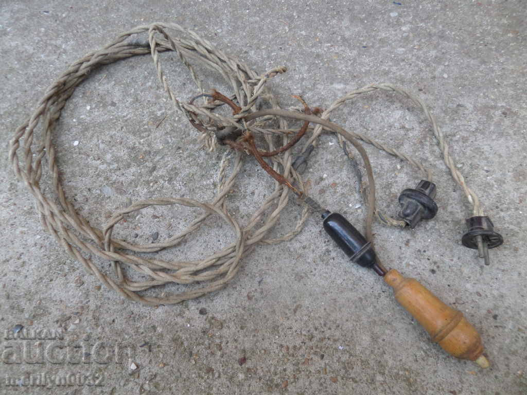 Button for a bell button breaker with a 2-wire cable Button for a bell button breaker with a 2-wire cable